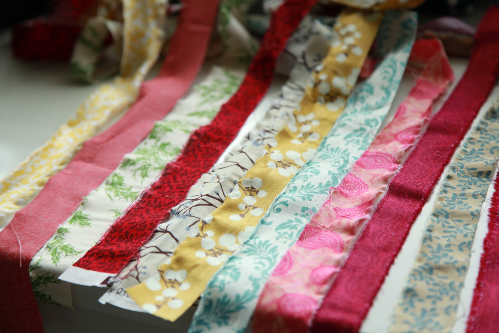 vintage pretty {DIY} Christmas Fabric Garland