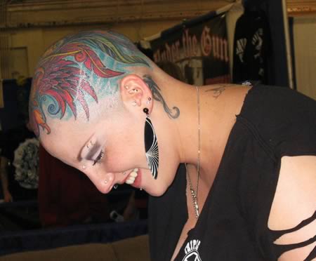 Extreme tattoos und piercings bei frauen
