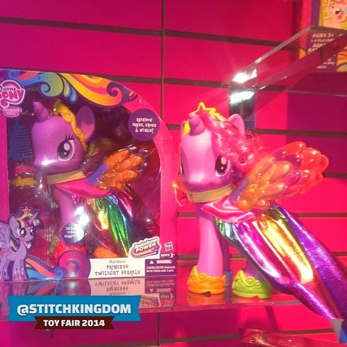 [Bild: my-little-pony-toy-fair-2014-rainbow-pri...figure.jpg]