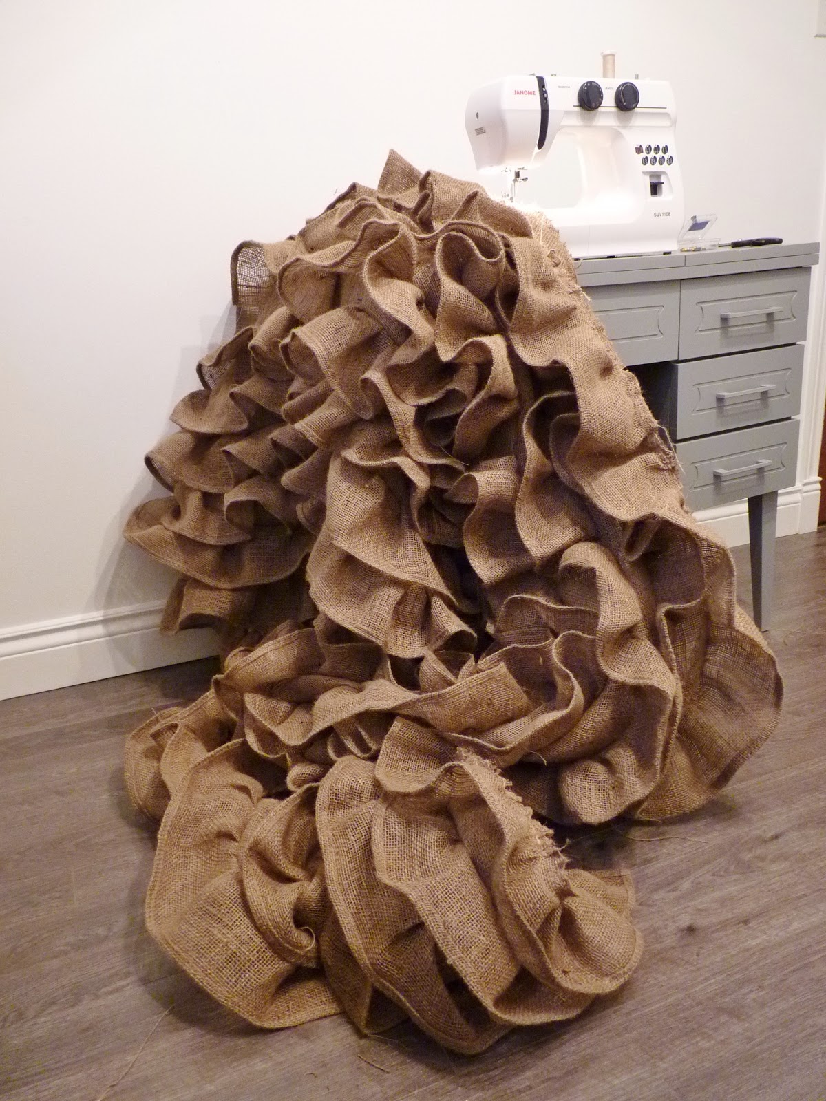 d i y d e s i g n: Sewing With Burlap