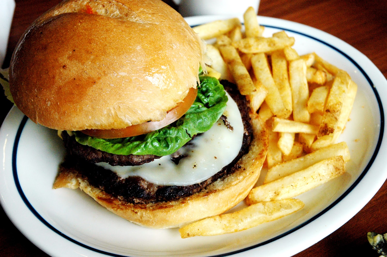 DUDE FOR FOOD: Food News: IHOP, Now Spreading Happiness at The Fort