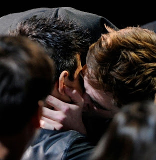 Robert Pattinson Kiss on Just Get Dancy  Robert Pattinson Kisses Taylor Lautner