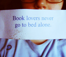"Los amantes de los libros, nunca se van a la cama solos."