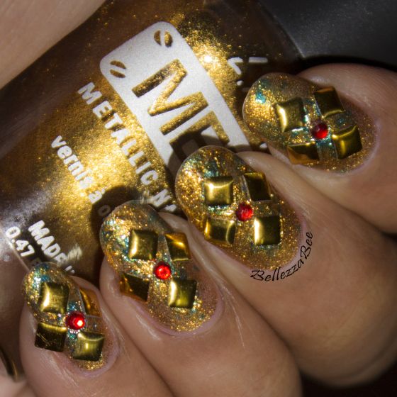 Golden Katy Nail Art