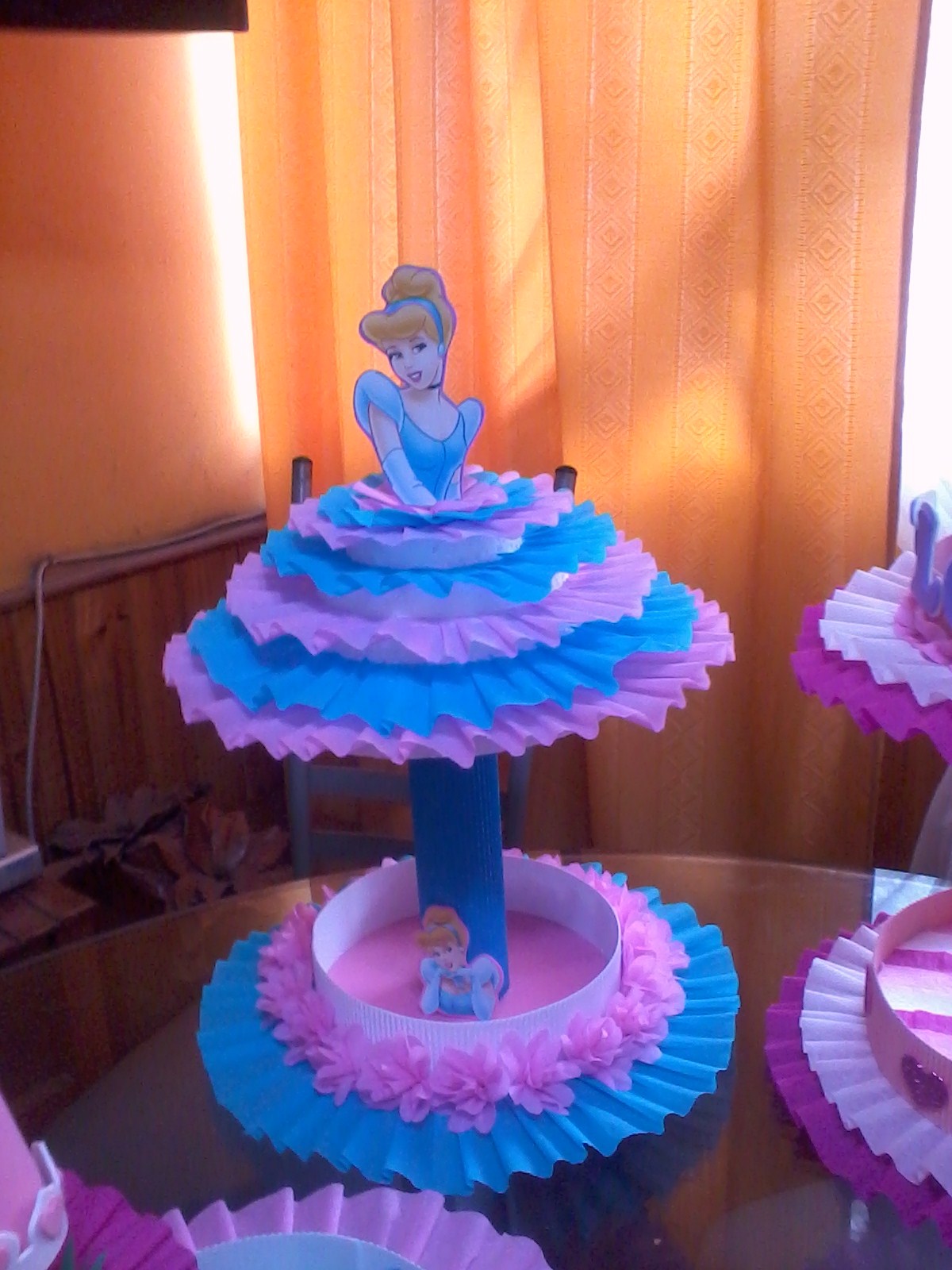 La Cenicienta celebra una real fiesta de cumpeaños