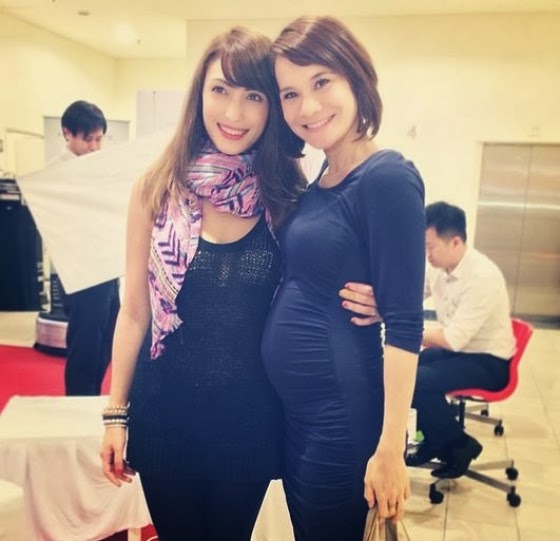 Gambar Artis Mengandung Artis Gambar Artis Hamil | High neck dress