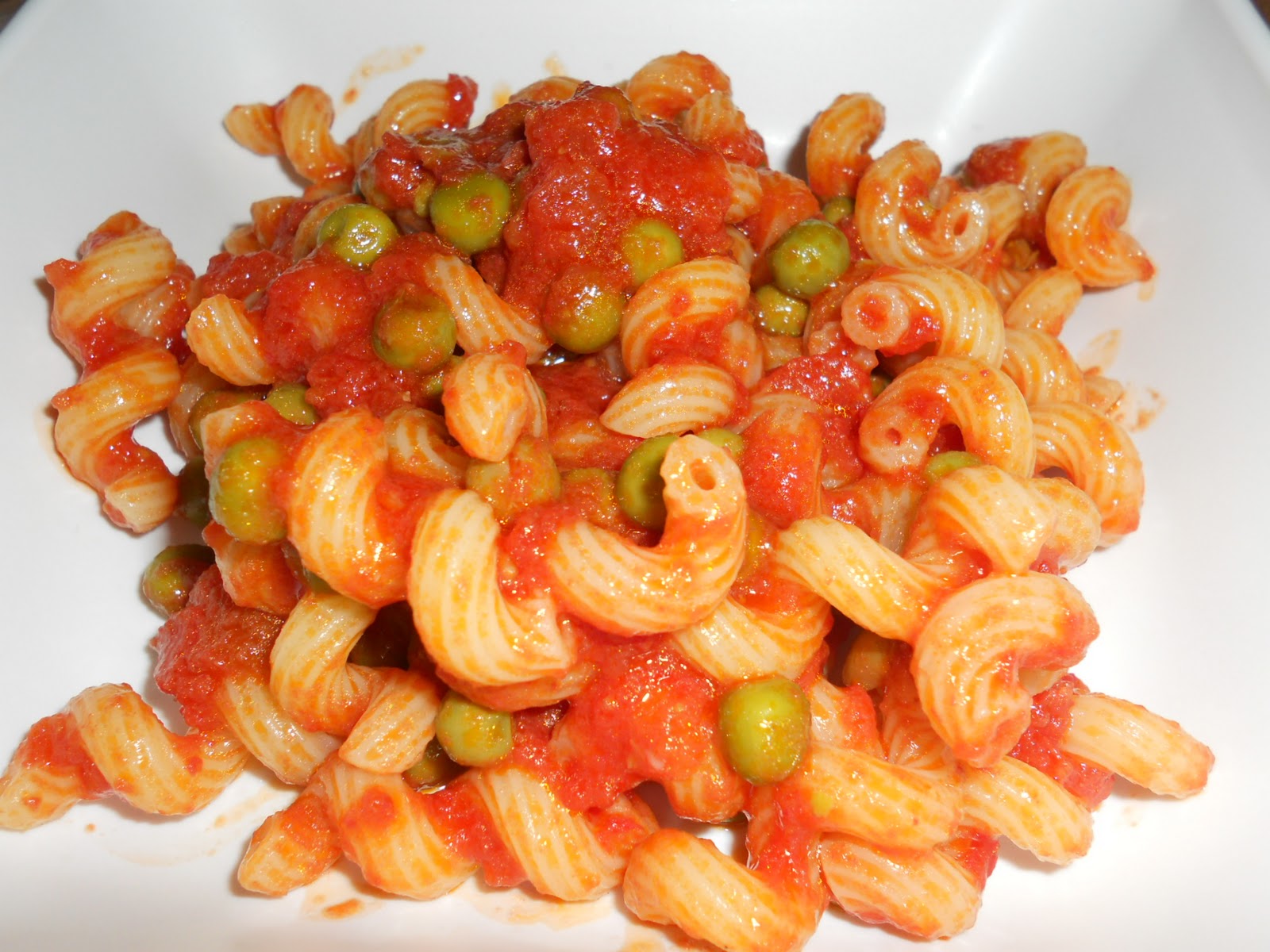 Pasta pomodoro e piselli