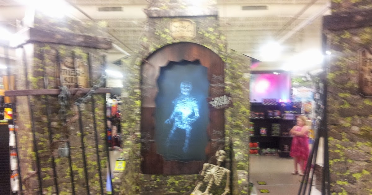 The Misadventures of the HalloweeNut: Spirit Halloween Store 2014