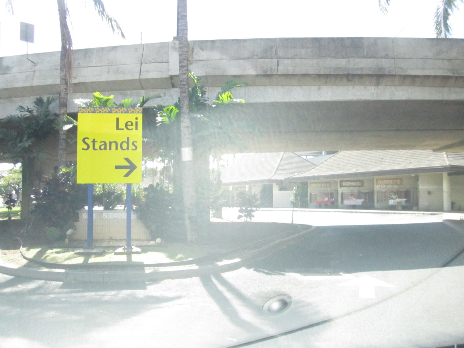 さとうあつこのハワイ不動産 空港のレイ売り場、LEI STAND at Honolulu airport