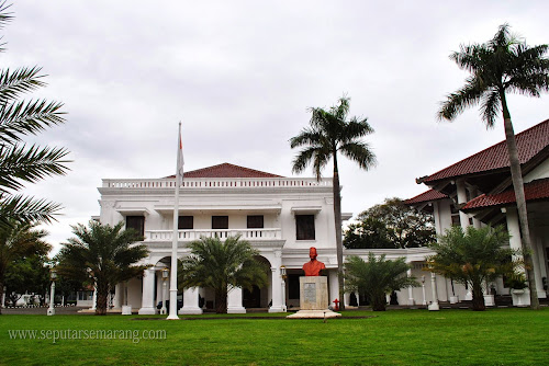 Gambar Tampak Depan Wisma Perdamaian