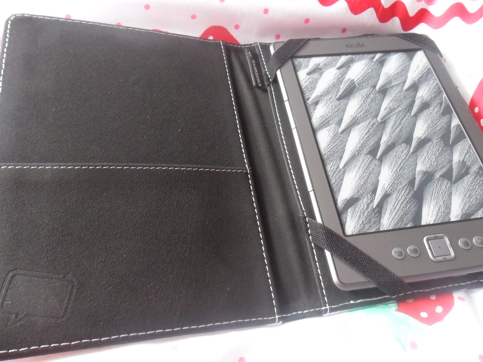 AllMadeUp21 Caseable Kindle Cover Review