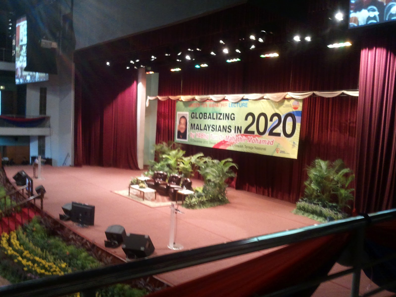 ** ŨƝƪƮƐƝ ŴƠƦĿĐ ** * Facilities * Multipurpose Hall (Dewan Seri