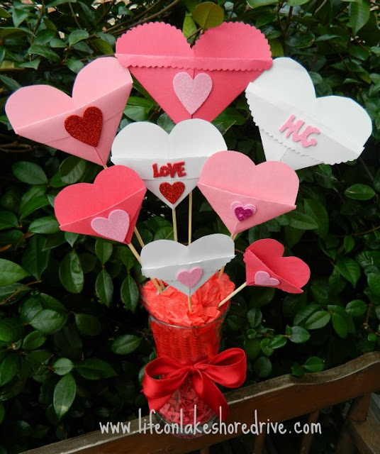 Bouquet of Paper hearts valentine's day love notes card holder