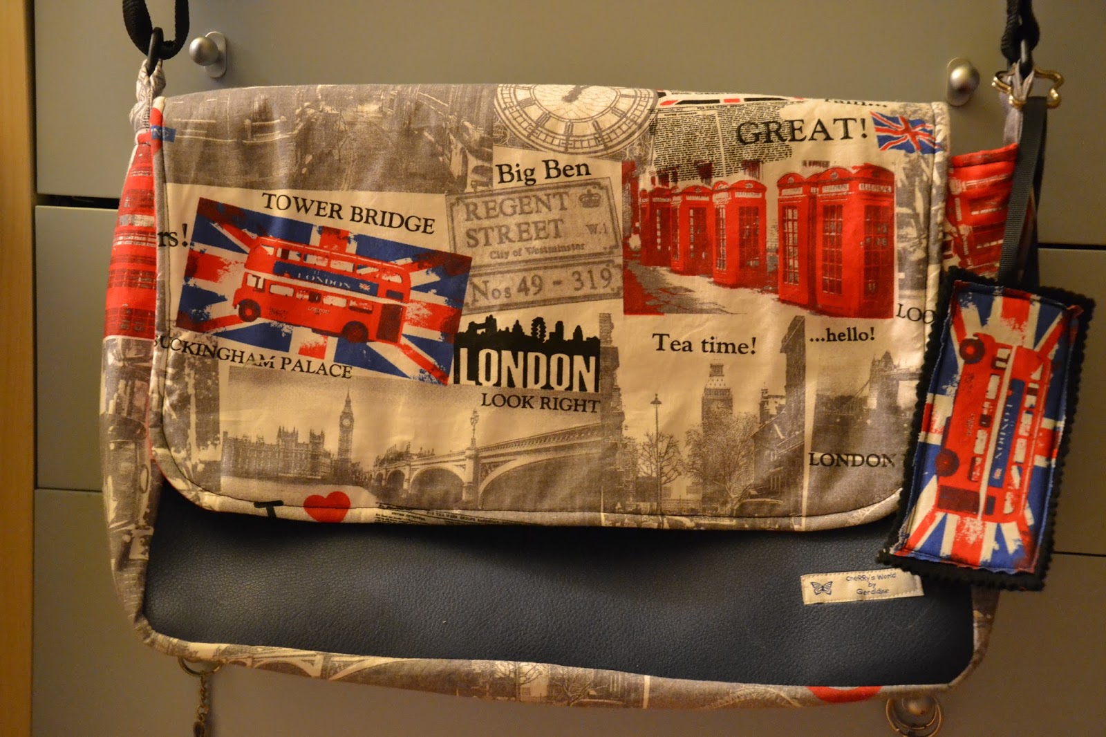 CheRRy's World by Geraldine Messenger Bag "LONDON"