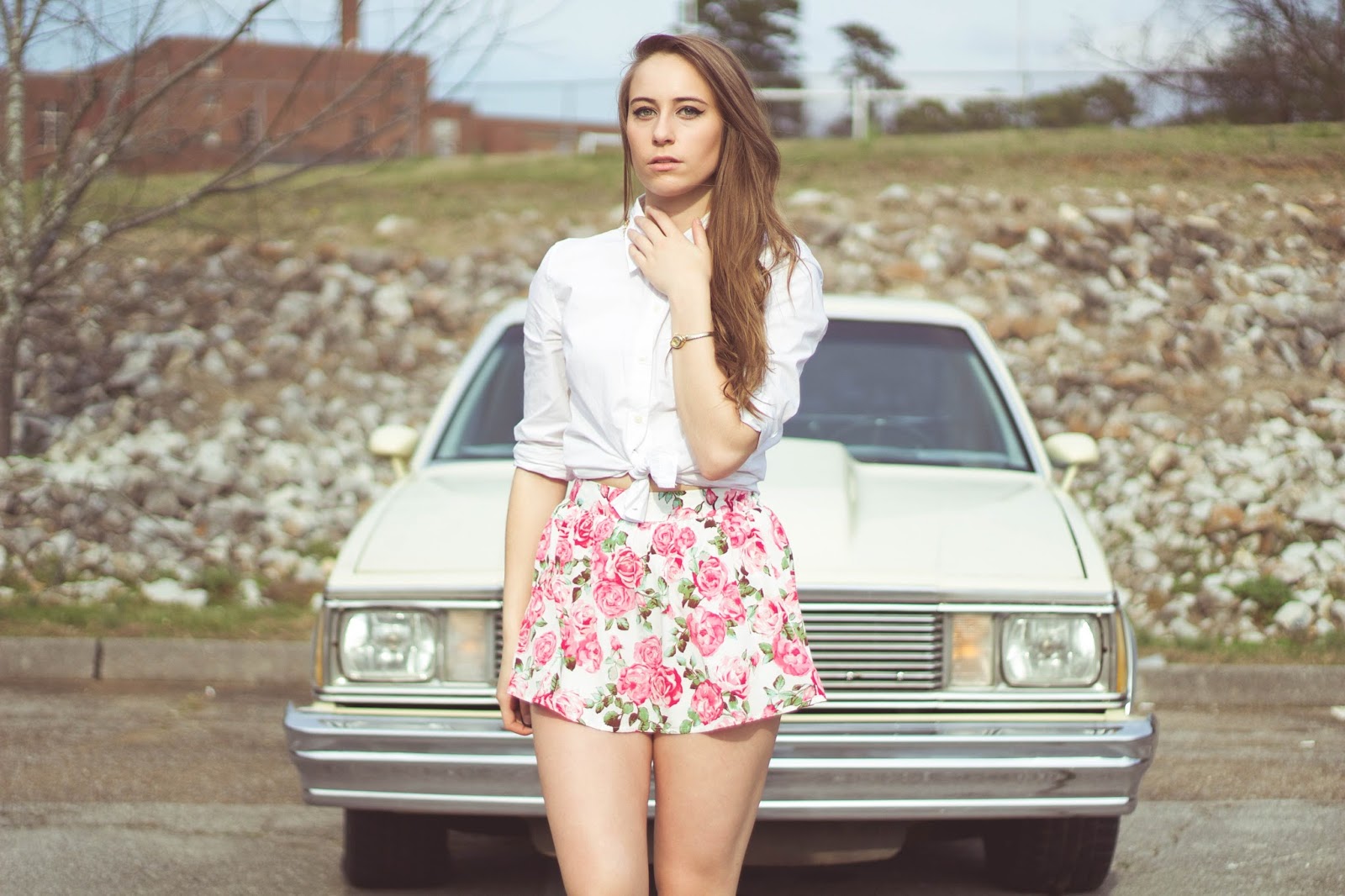 Vintage Inspired Outfit, lana del rey style, retro style, outfit, fashion blogger, feminine, femme fatale,forever 21 floral skort, gap white button up, el camino, film blogger, movies, style