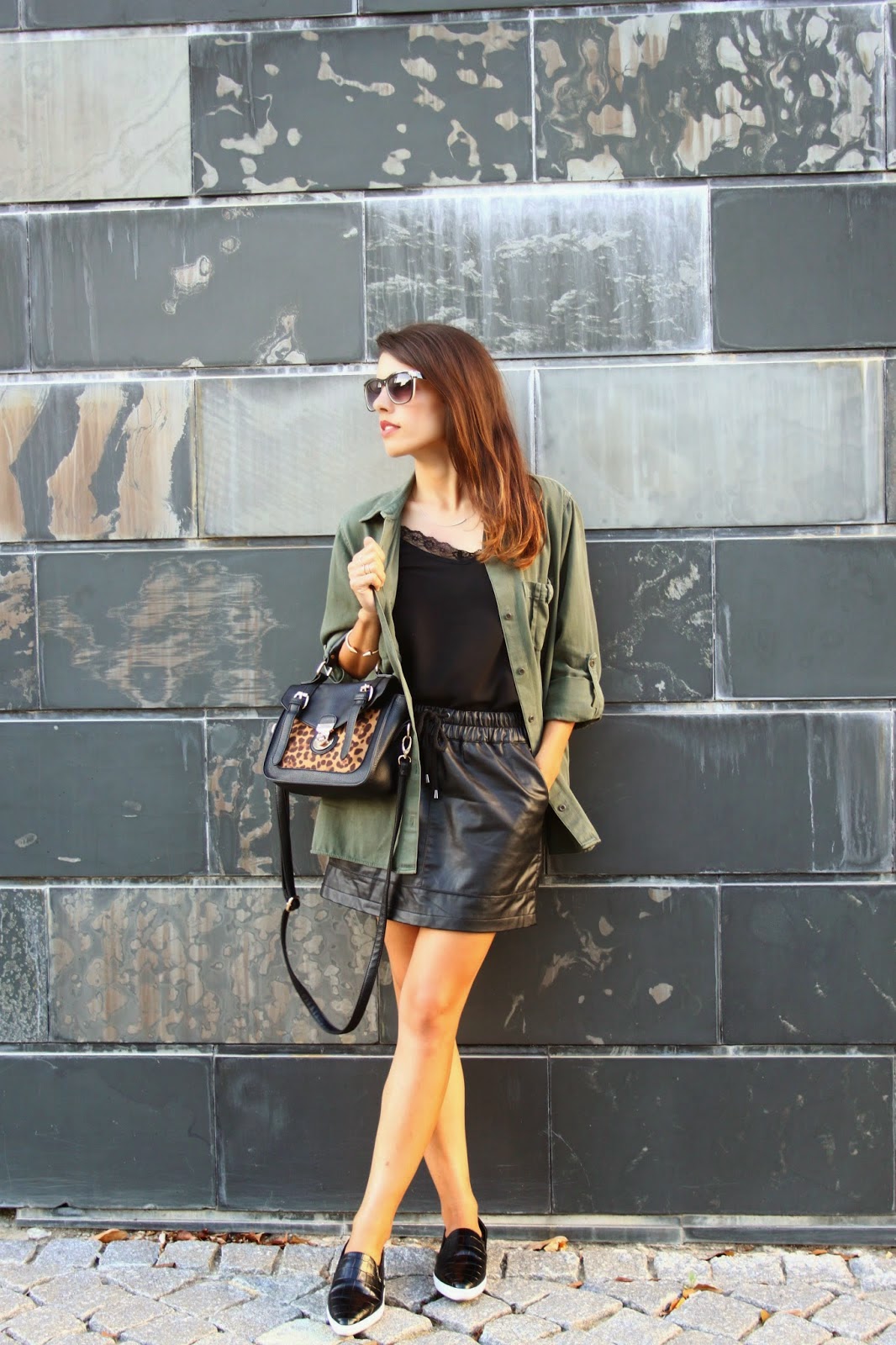 http://ilovefitametrica.blogspot.pt/2014/10/khaki-leather-black.html
