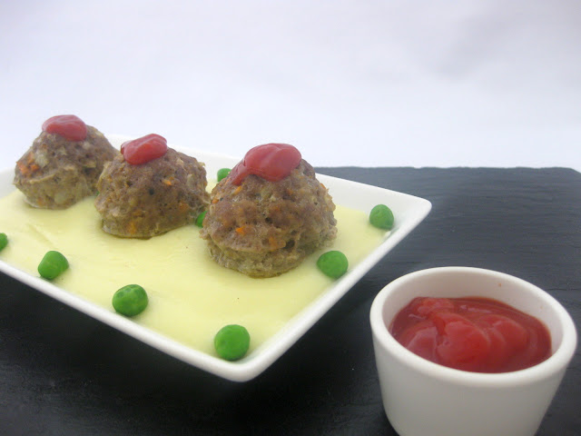 Albóndigas En Microondas Con Puré De Patatas