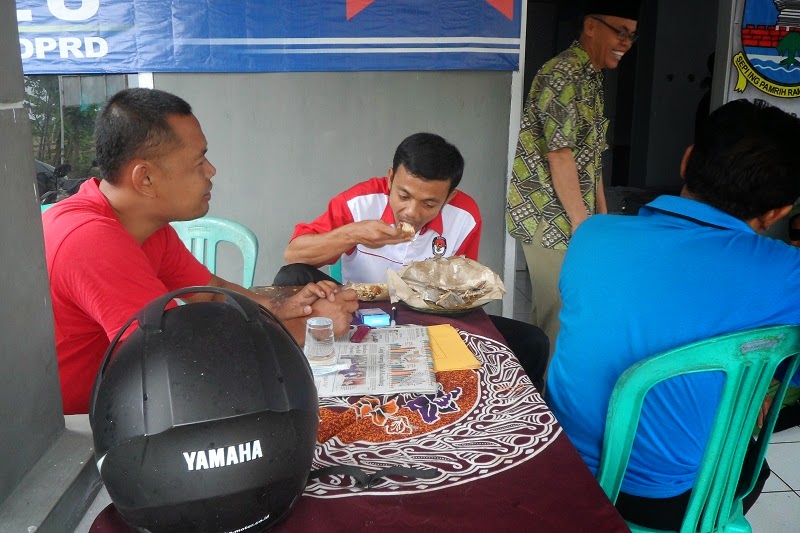 CLICK TO ENLARGE Gambar Kegiatan PPS Desa Mekar Baru Kecamatan Petir pada Pemilu 2014