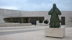 Bronze du pape Paul VI sur l'esplanade