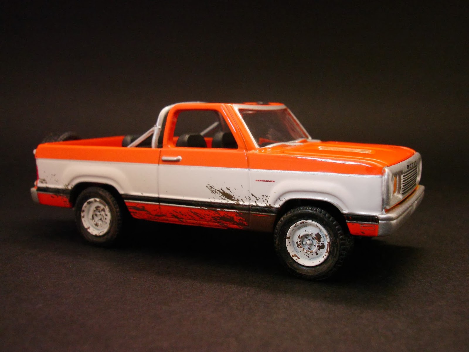 Diecast Hobbist 1978 Dodge Ramcharger