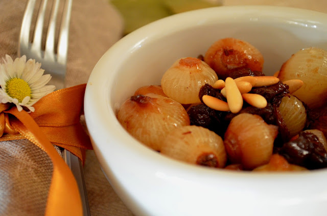 Cipolline in agrodolce con uvetta e pinoli/ Sweet and Sour Onions with Raisins and Pine Nuts