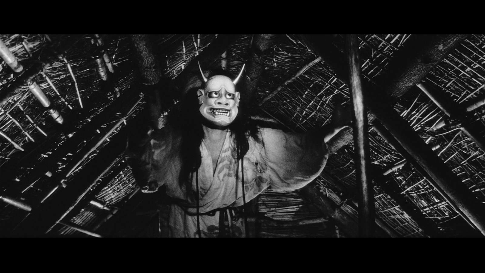 Uçuş Yanılsama filmi: film eleştirmenlerinin yorumları Uçuş Yanılsama filmi: film eleştirmenlerinin yorumları