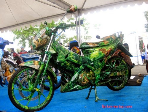 Modifikasi Suzuki Satria F150 Kadal Hijau Modifikasi Suzuki Satria F150 Kadal Hijau