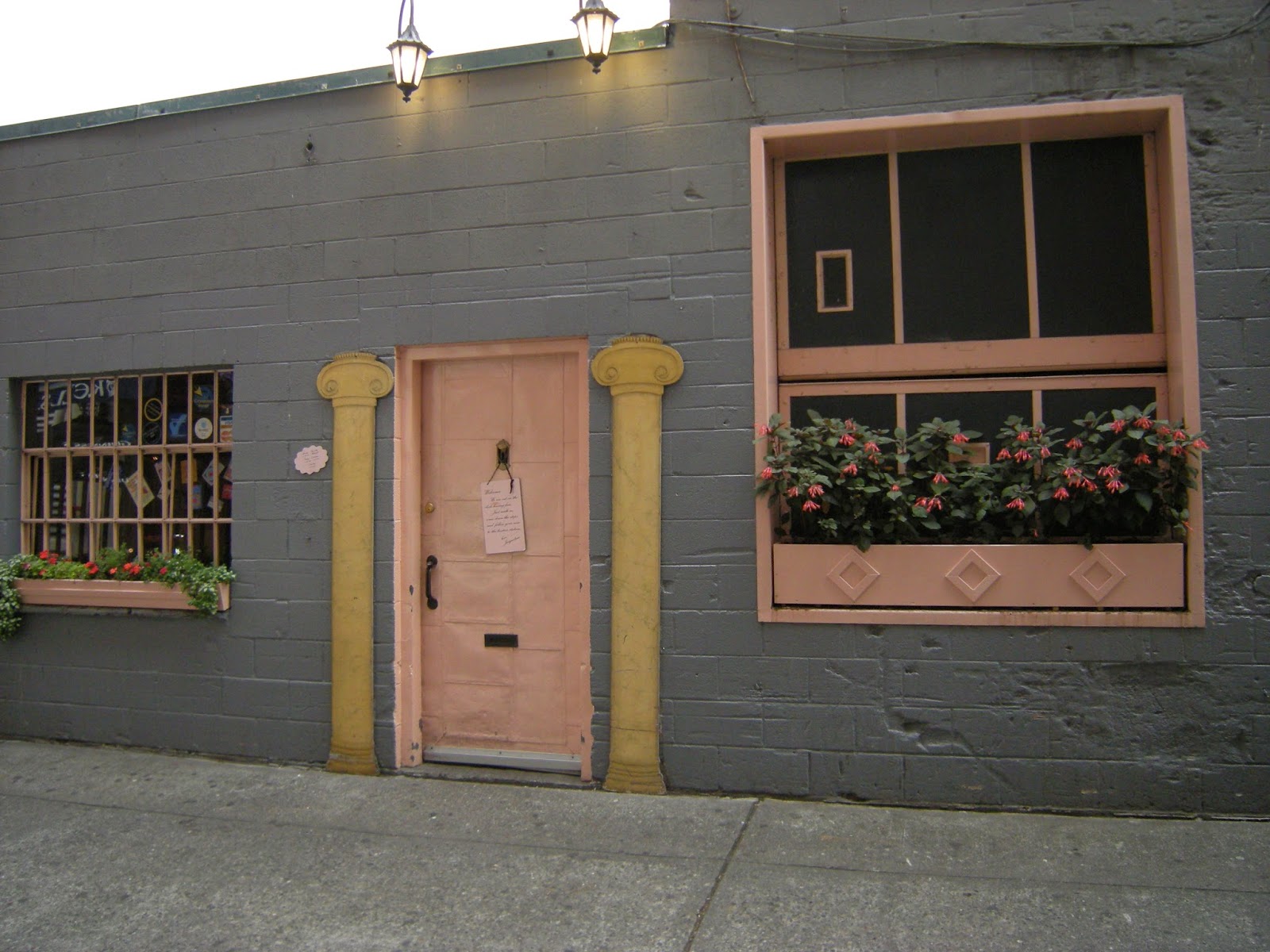 Dining With Don Leone The Pink Door Located In Pike Place Market