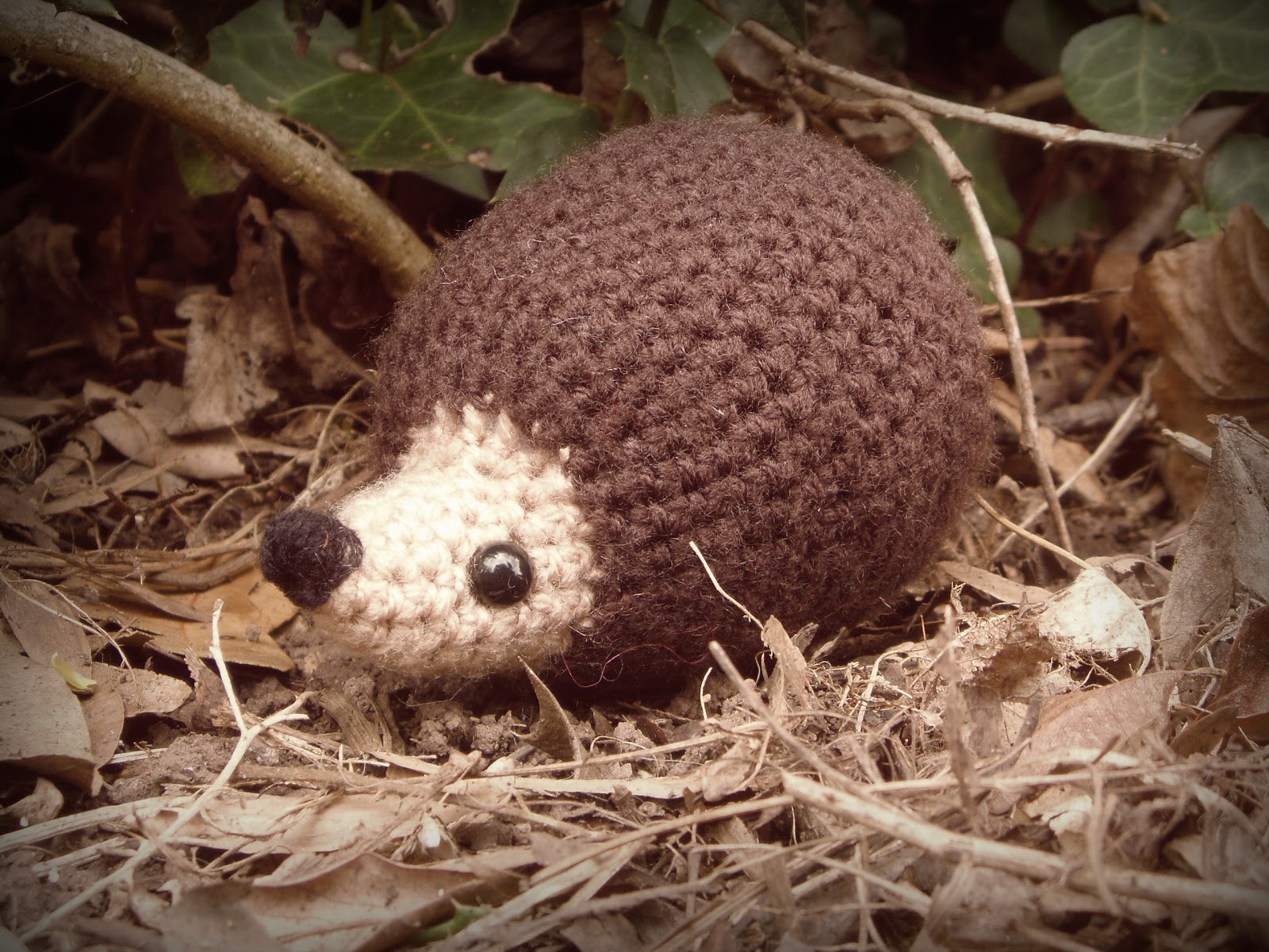one man crochet: free crochet hedgehog pattern