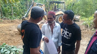 Pak Rahim Selalu Diejek "Beruk Dah Sampai, Beruk Dah Sampai" Pak Rahim Selalu Diejek "Beruk Dah Sampai, Beruk Dah Sampai"