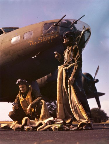 Amerika - nekada davno - Page 4 American+Bombers+and+Their+Crews,+1942+(5)