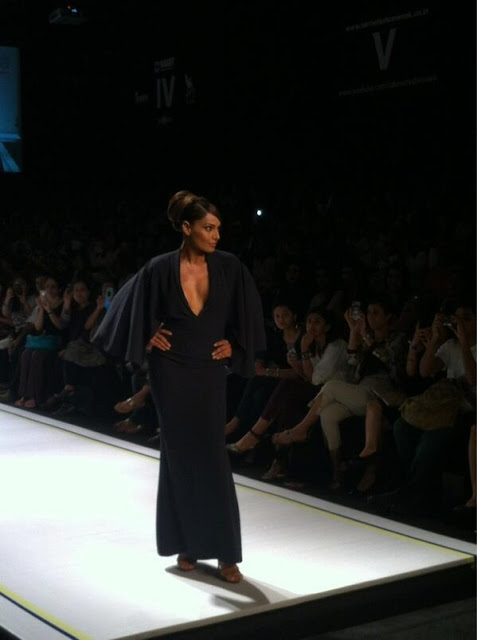 Bipasha Basu stunning walks on the ramp for Shantanu & Nikhil at Lakhme Fashion Week