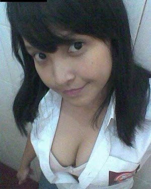 Masih SMA Sob udah berani bugil
