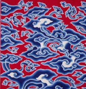 Ragam hias batik merupakan hasil lukisan pada kain menggunakan alat