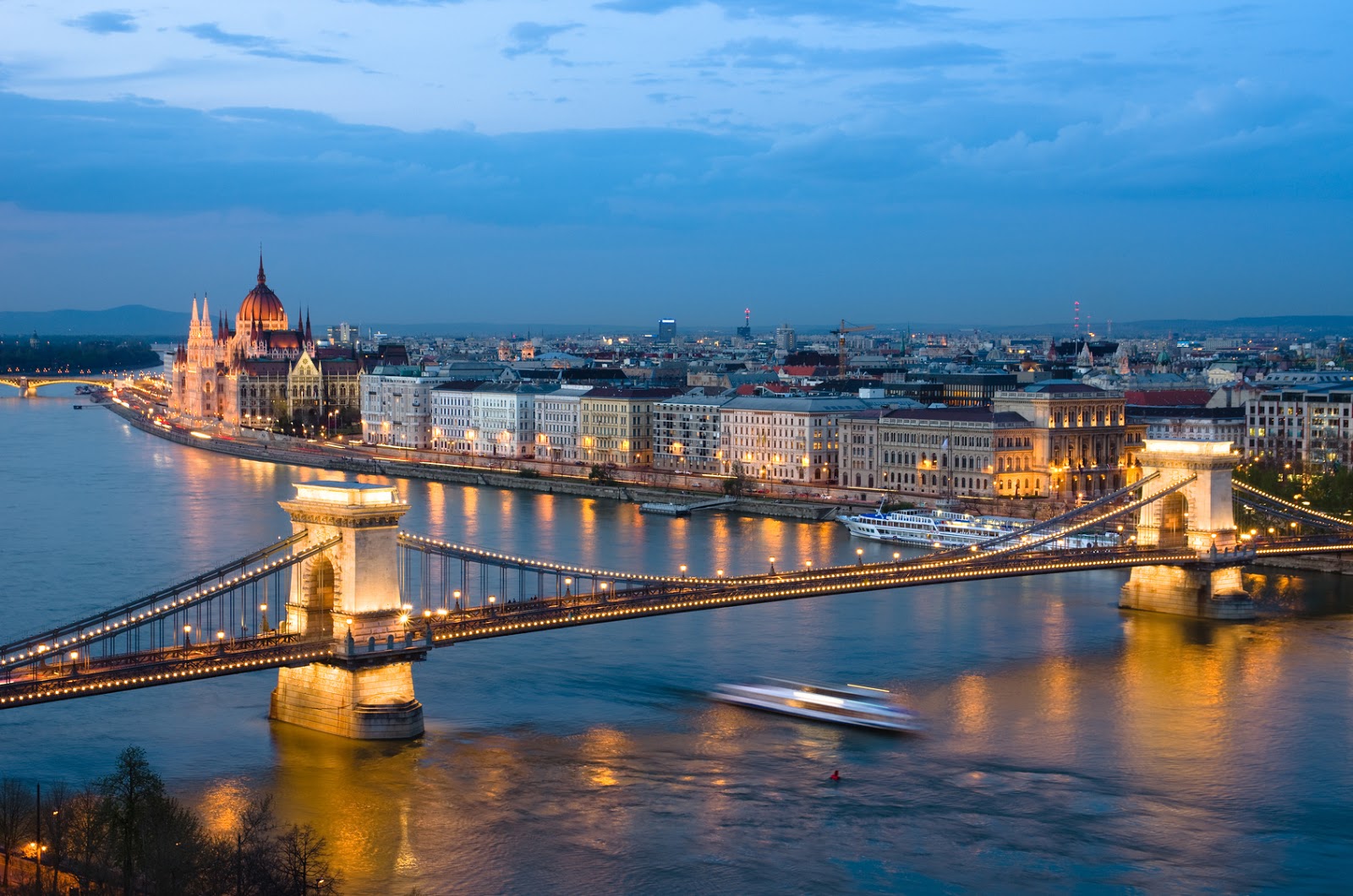 Travel Trip Journey : Széchenyi Chain Bridge in Budapest, Hungary
