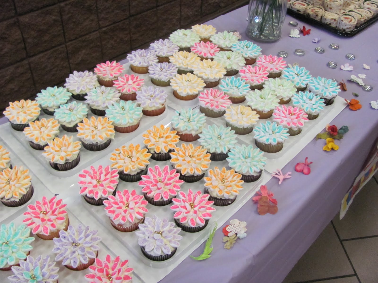 GracieBakes Marshmallow Flower cup cakes