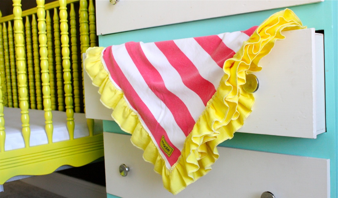 Ruffle Blanket MADE EVERYDAY