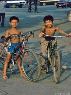 The Hanoi childhood in 1990 The Hanoi childhood in 1990