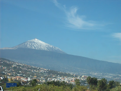 El Teide with snow the same day I went to the beach