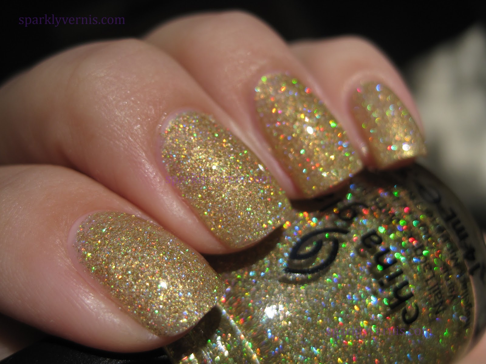 Sparkly Vernis China Glaze Ultimate Holiday is perfect for long nails