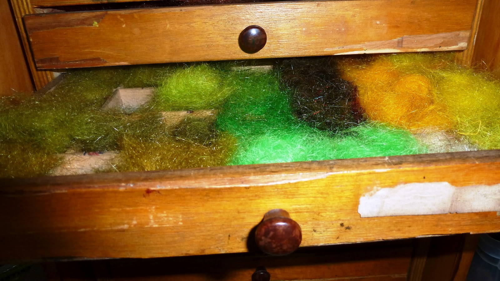 A FLY TYING JOURNAL Dubbing and hook storage