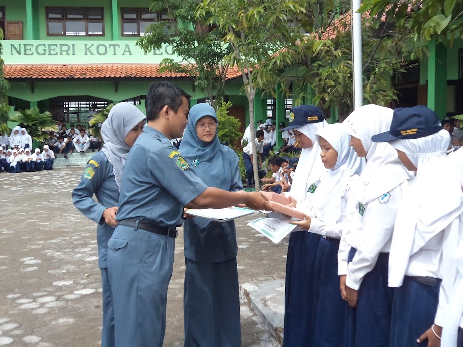 penghargaan dalam harlah MTs N Kota Tegal