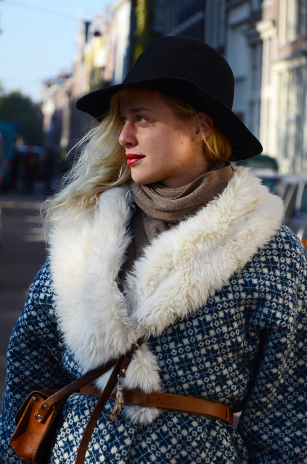 Dam Style White collar