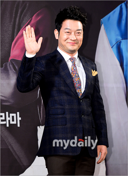 Choi Hyuk Seok Man Who Gives Dog Food Choi Hyuk Seok Man Who Gives Dog Food