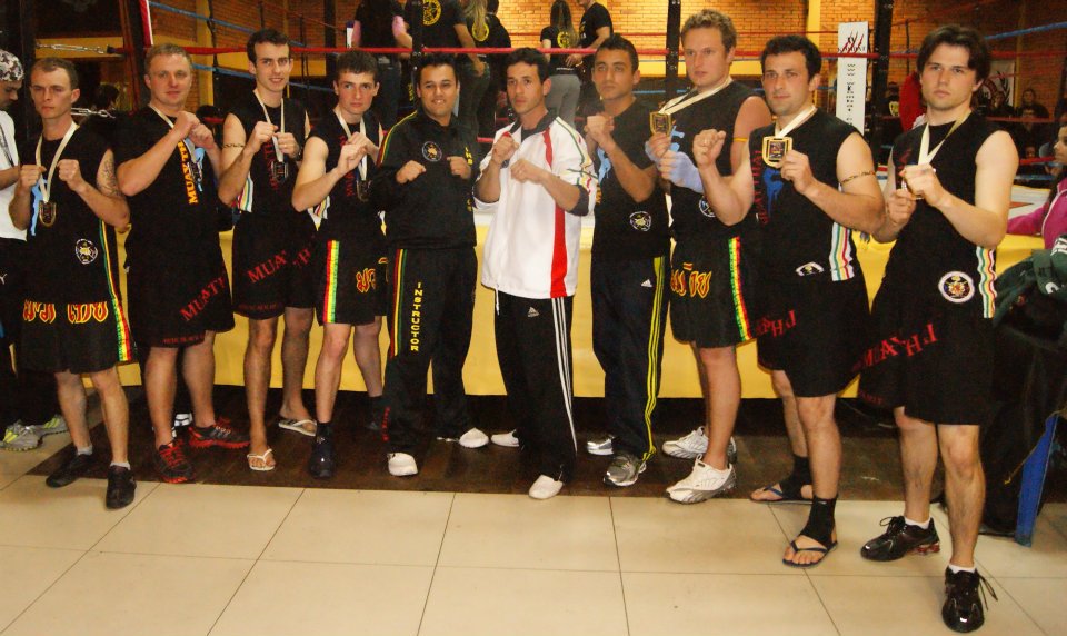 EQUIPE DE MUAYTHAI TRADICIONAL DA REDE BLACK BELT ACADEMIAS