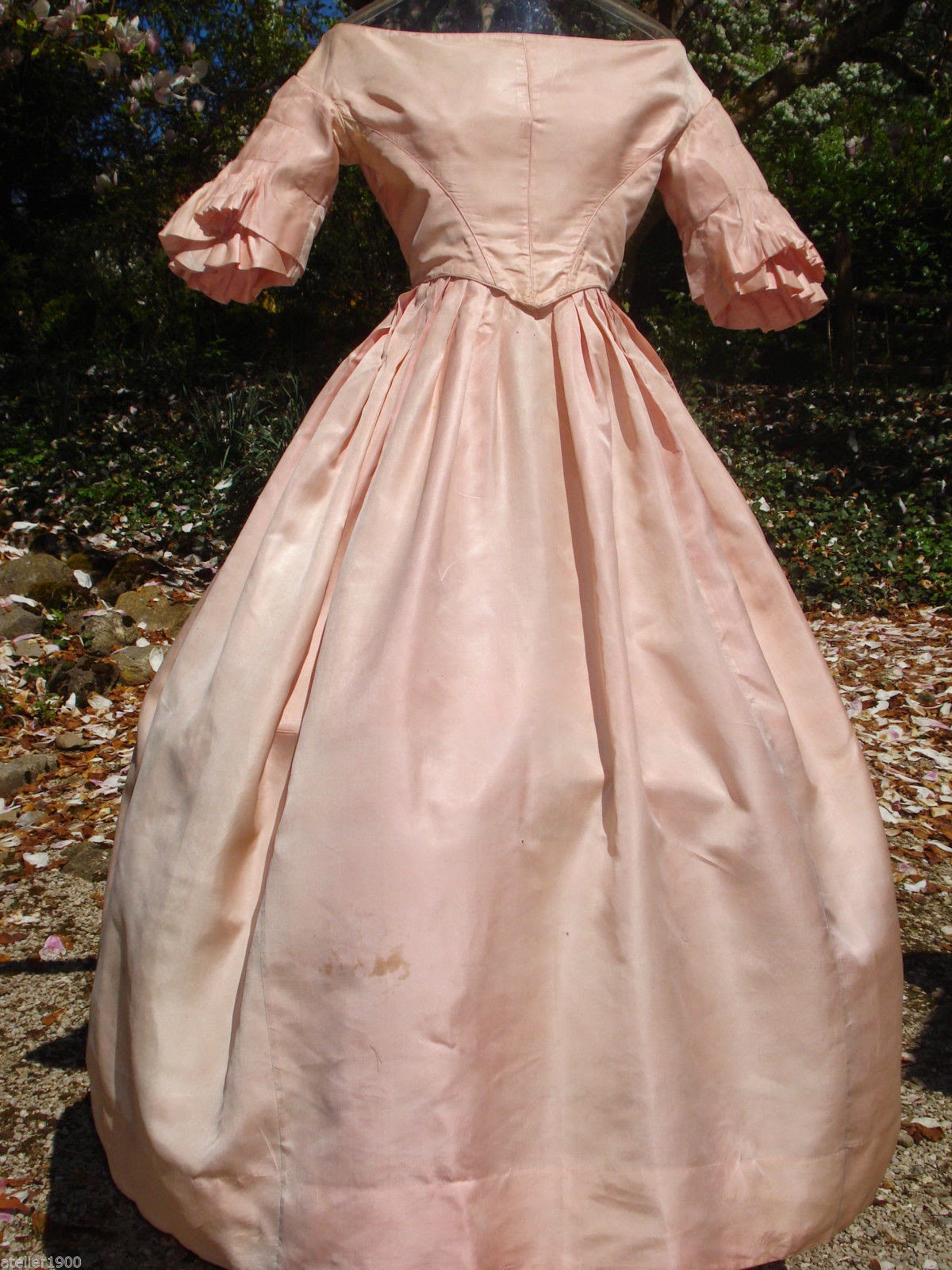 Coloring dress dresses sketches printable sketch barbie simple gown gowns nice az dressses getdrawings weddings getcolorings bridal sheath All The Pretty Dresses: 1840's Ball Gown