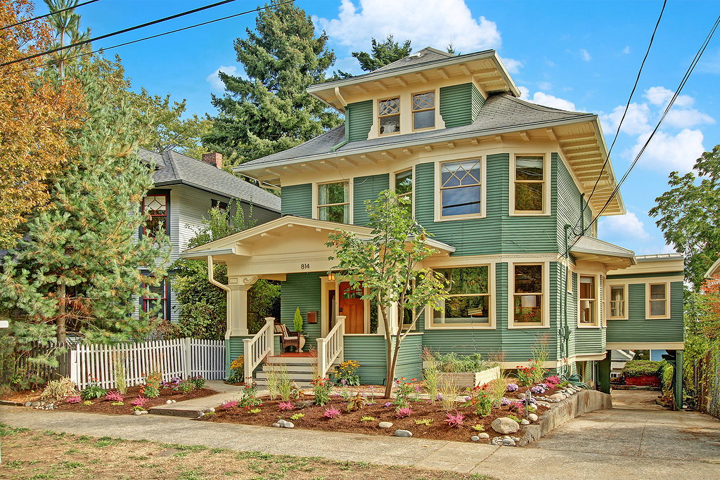 The Seattle Craftsman Bungalow Amazing Uber Craftsman with 8 bedrooms