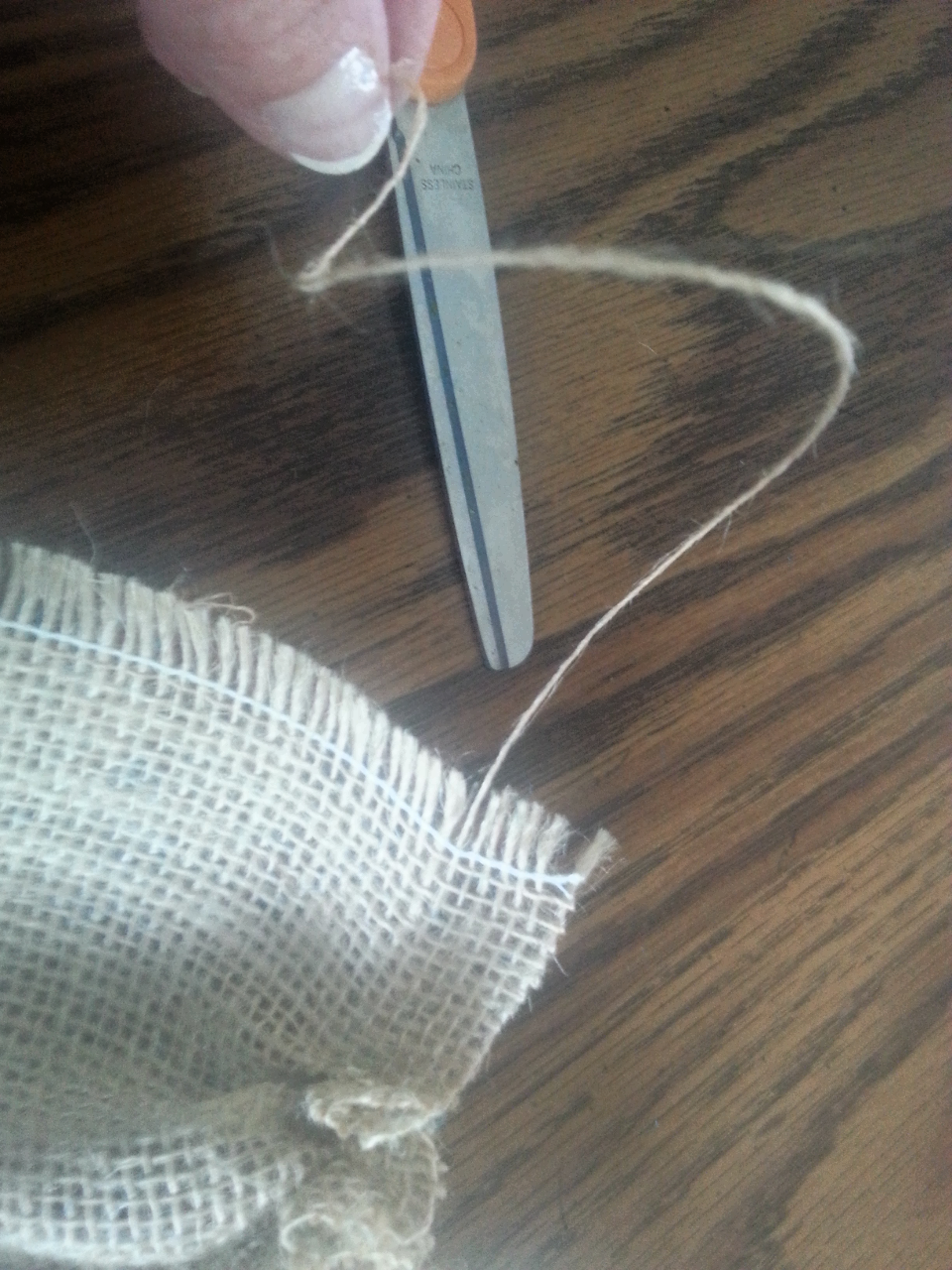 How to EASILY cut burlap