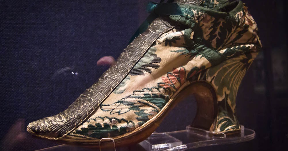 V282 The DeWitt Museum at Colonial Williamsburg American Duchess