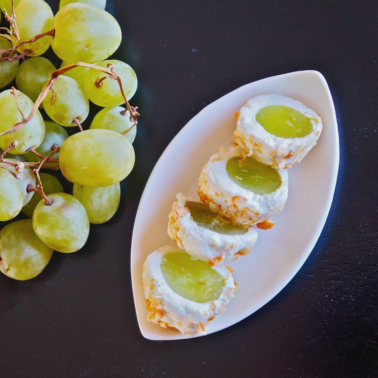 Grape with Goat cheese and walnut